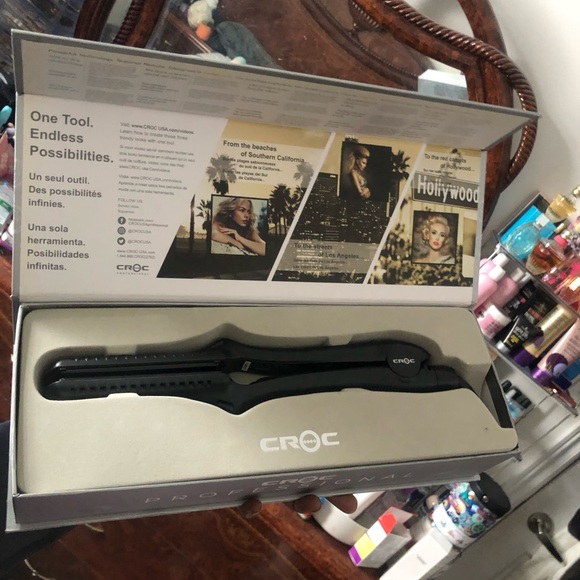 Brand New, Never Used Croc Professional 1 1/2” Titanium Hair Straightener - Picture 1 of 3